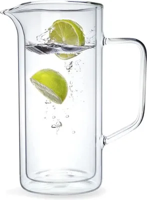Productafbeelding van Unyqoos® Dubbelwandige glazen karaf, 1 liter – hittebestendig borosilicaatglas, vaatwasmachinebestendig, Ø 10 cm × H 21 cm, geschikt voor water, thee, sappen en koffie