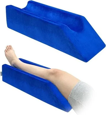 Immagine prodotto di Cuscino a cuneo chirurgico per il sostegno del ginocchio e il rafforzamento della gamba - blu, lunghezza 65 cm