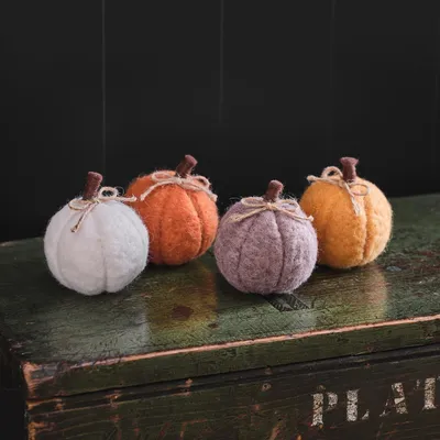 Produktbild von Omgoods – Set mit 4 Mini-Filz-Kürbissen zur Halloween-Dekoration
