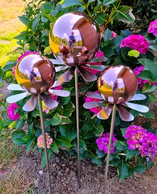 Produktbild von Blütenzauber Rotterdam Rosenkugel 15/10/10 cm Edelstahl golden rose poliert Gartenstecker mit Stab 80 cm