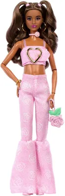 Produktbild von Barbie Modepuppe - Deluxe Style rosa Denim-Kleid mit Sternenmuster und Accessoires