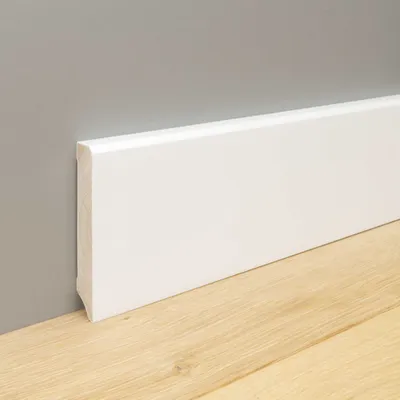 Produktbild von 24 m Trevendo® Sockelleiste massiv gefast weiß lackiert 16 x 80 x 2400 mm