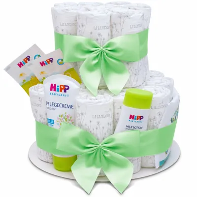 Productafbeelding van MilaBoo® Luiercake, 2-laags, groen – neutraal cadeau voor de geboorte, babyfeestje en doop, met luiers en verzorgingsproducten