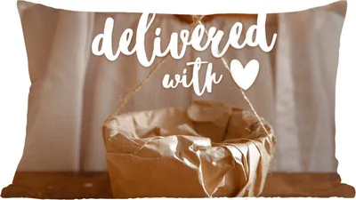 Produktbild von MuchoWow® Zierkissen Sofakissen Wohnzimmer Dekokissen 50x30 cm Mit Liebe befreit' - Sprüche - Zitate - Wohnzimmerdekoration - Polster mit Photo