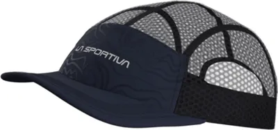 Dunkelblaue Kappe "Skyline Air Cap" von La Sportiva; mit Netzmaterial an den Seiten.