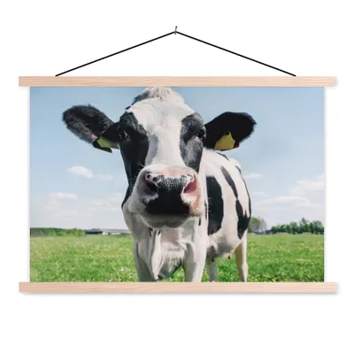 Produktbild von MuchoWow® Textilposter Kuh - Wiese - Natur - Tiere - Gras 60x40 cm mit holzfarbenen Rahmen - Bilder