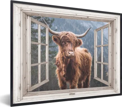 Produktbild von MuchoWow® Gerahmtes Poster Schottischer Highlander - Berg - Kuh - Aussicht 80x60 cm - Poster mit Schwarzem Bilderrahmen Wandposter Rahmen Foto Bilder - Schwarzem - Mit Gestell