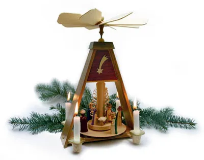Imagen del producto de Pirámide decorativa del nacimiento de Cristo, en colores. Dimensiones: 31 x 21 x 21,5 cm. Producto nuevo