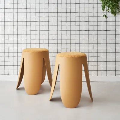 Produktbild von sweeek - 2er Set stapelbare Hocker, strukturierter Bouclébezug - Senffarben