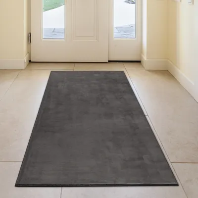 Obrázek produktu pro Moderní koberec s vysokým a měkkým vlasem v krásné antracitové barvě – rozměry 80 x 150 cm