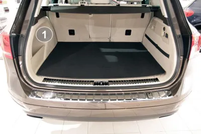 Zdjęcie produktu dla 3-częściowa mata do bagażnika z osłoną progu, pasująca do VW Touareg 2 7P 2010–2018