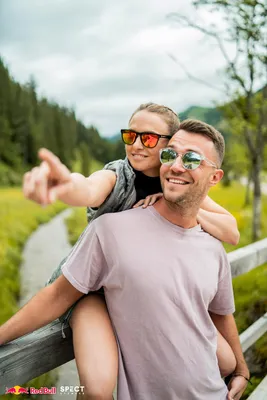 Produktbild von Red Bull Spect Sonnenbrille MAHU grau mit geräucherten Gläsern