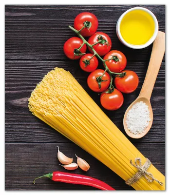 Produktbild von Wallario Herdabdeckplatte aus Glas, Größe 52 x 60 cm 1-teilig, Motiv Italienisches Menü mit Spaghetti, Tomaten, Salz und Chilischoten