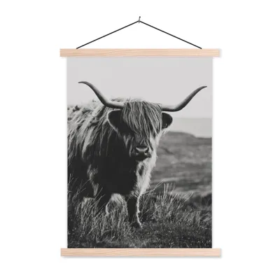 Produktbild von MuchoWow® Textilposter Schottische Hochlandbewohner - Natur - Kühe - Tiere - Schwarz und weiß 60x80 cm mit holzfarbenen Rahmen - Wandbild