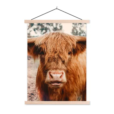Produktbild von MuchoWow® Textilposter Kuh - Schottischer Hochländer - Hörner - Braun - Landschaft 40x53 cm mit holzfarbenen Rahmen - Schlafzimmer