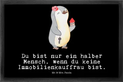 Produktbild von Mr. & Mrs. Panda Schmutzmatte Immobilienkauffrau Herz 50 x 75 cm - Schwarz - Geschenk, Ausbildung, Schmutzfangmatte, Fußabstreifer, Bodenvorleger, Spruch, fußmatte