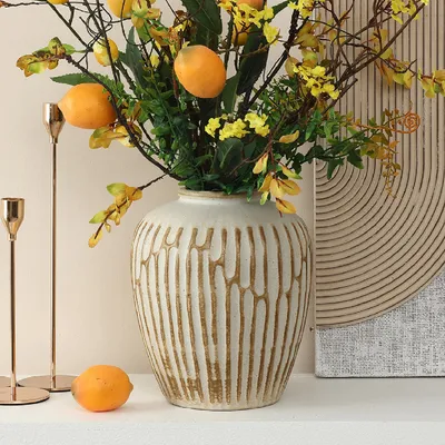 Produktbild von Keramikvase in Beige, 24cm, Handgemachte Vintage Blumenvase im Boho-Stil, Rustikale Dekovase für Trockenblumen
