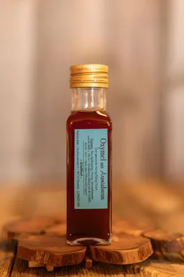 Produktbild von Oxymel mit Aroniabeeren vom Grießlhof – handgemacht & natürlich vitalisierend