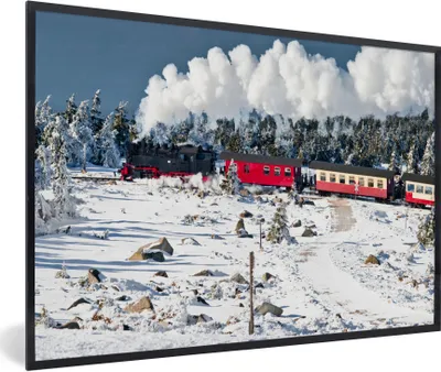 Produktbild von MuchoWow® Gerahmtes Poster Eine Dampflokomotive im Schnee 90x60 cm - Poster mit Schwarzem Bilderrahmen Wandposter Rahmen Foto Bilder - Fotorahmen - Foto-Plakat