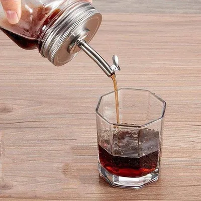Immagine prodotto di Coperchi in acciaio inossidabile per bottiglie di olio (4 pezzi) per barattoli da conserva - Ideali per aceto e olio - Resistenti e antiruggine - Pratica soluzione da cucina per la conservazione