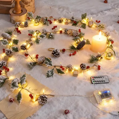 Image de Guirlande de Noël artificielle avec éclairage pour décoration festive