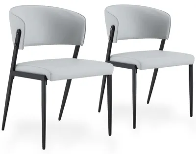 Image de Ensemble de deux chaises de salle à manger en similicuir PU, avec dossier rembourré et pieds en métal, couleur gris clair/noir