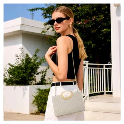 Produktbild von Damen Clutch aus Stroh mit abnehmbarer Kette für den Sommer