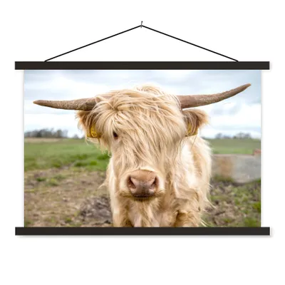 Produktbild von MuchoWow® Textilposter Schottische Highlander - Licht - Landschaft 60x40 cm mit schwarzem Rahmen - Hölzernes