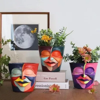 Produktbild von Abstrakter Blumentopf mit Regenbogenkopf – Einzigartiger Pflanztopf für drinnen und draußen – Farbenfroh und ästhetisch