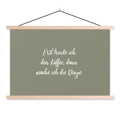 Produktbild von MuchoWow® Textilposter Erst trinke ich den Kaffee, dann mache ich die Dinge - Sprichwörter - Zitate - Kaffee 60x40 cm mit holzfarbenen Rahmen - Bilder
