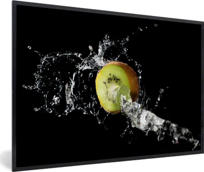 Produktbild von MuchoWow® Gerahmtes Poster Kiwi - Obst - Stillleben - Wasser - Schwarz 90x60 cm - Poster mit Schwarzem Bilderrahmen Wandposter Rahmen Foto Bilder - Fotorahmen - Foto-Plakat