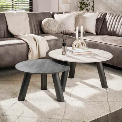 Produktbild von Hoyz Collection – Set aus zwei runden Couchtischen – 3D-Keramik-Travertin, Schwarz-Grau