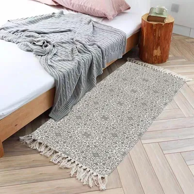 Obrázek produktu pro Šedé geometrické koberce s bambulky