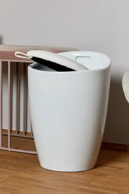Imagen del producto de Taburete plegable de plástico, color blanco, capacidad de 120 kg