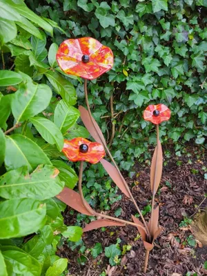 Produktbild von Edelrost Glasblume Hibiskus, zum Stecken, rot