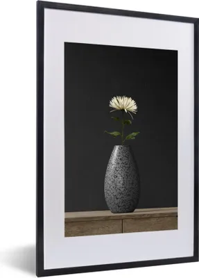 Produktbild von MuchoWow® Gerahmtes Poster Stillleben - Vase - Blume 40x60 cm - Poster mit Schwarzem Bilderrahmen Wandposter Rahmen Foto Bilder - Poster in Rahmen