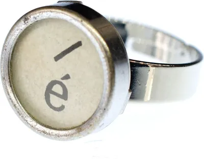 Produktbild von E Akzent Bruchstrich Taste Ring Schreibmaschinentaste Miniblings Upcycling Weiß