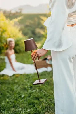 Immagine prodotto di Zafferano - Lampada a led da tavolo Poldina Pro Ocra ricaricabile e dimmerabile - 2.2W 2200-2700-3000K
