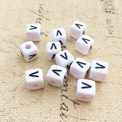 Produktbild von Buchstaben Perlen, 30 Stück, 6x6 mm, weiß mit schwarz, eckig, Buchstabe V
