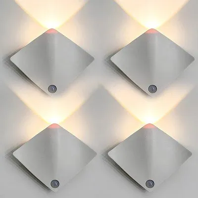 Obrázok produktu pre Sada 4 bezdrôtových LED nástenných svietidiel s detektorom pohybu, magnetických nástenných svietidiel, dobíjateľných dekoratívnych svietidiel, bielej farby.
