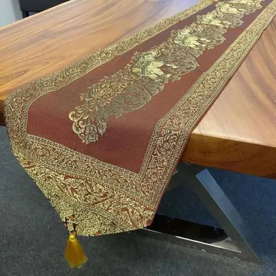 Produktbild von Kupferfarbener Tischläufer mit goldenen Pompons, 23 × 200 cm