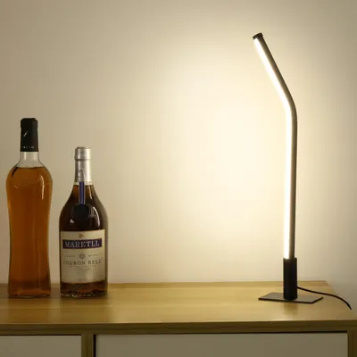 Immagine prodotto di Lampada da tavolo LED dimmerabile, 44 cm, design minimalista, con porta USB, ideale per la camera da letto