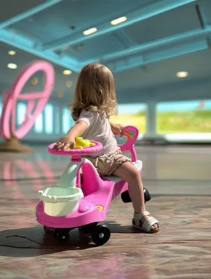 Immagine prodotto di Wiggle Car in colori pastello - Rosa, blu e verde - Robusta macchinina a spinta per bambini dai 2,5 anni fino a 100 kg