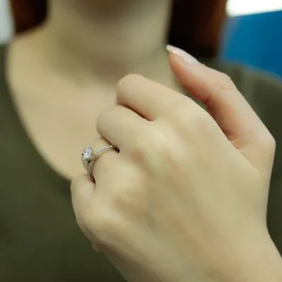 Produktbild von 0,45 Carat Diamant Solitär Antragsring 14 Karat Weißgold