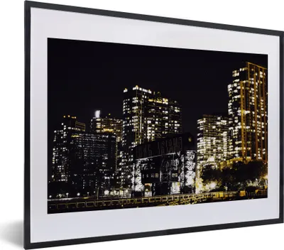 Produktbild von MuchoWow® MuchoWow® Gerahmtes Poster New York - Bäume - Beleuchtung 40x30 cm - Poster mit zchwarzem Bilderrahmen - Bilderrahmen - Poster im Rahmen