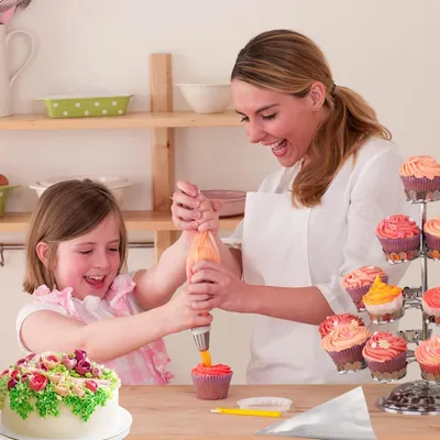 Produktbild von 27-teiliges Tortendekorationsset mit russischen Spritztüllen und Spritzbeuteln