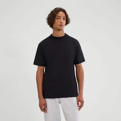 Produktbild von ellesse Acciano T-Shirt aus Baumwolle mit NASA-Logo und minimalistischem Design