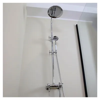 Produktbild von Retro-Duschsäule Leeds 2 mit verchromter Oberfläche und mechanischem Mischer