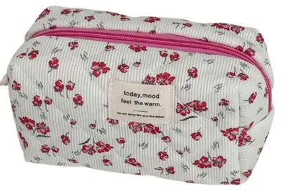 Produktbild von Kulturbeutel, Kosmetiktasche und Federmäppchen mit Blumenmuster.