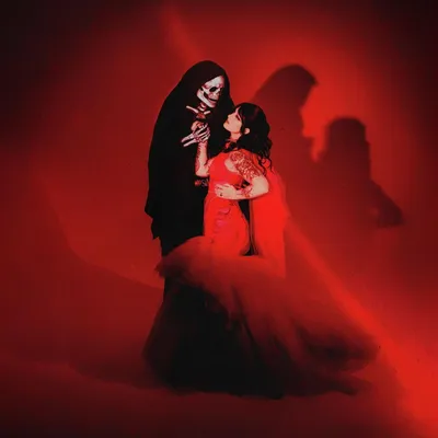 Obrázok produktu pre Mothica: Kissing Death (Half Red/Half Black w/ Splatter Vinyl) - - (LP / K)
